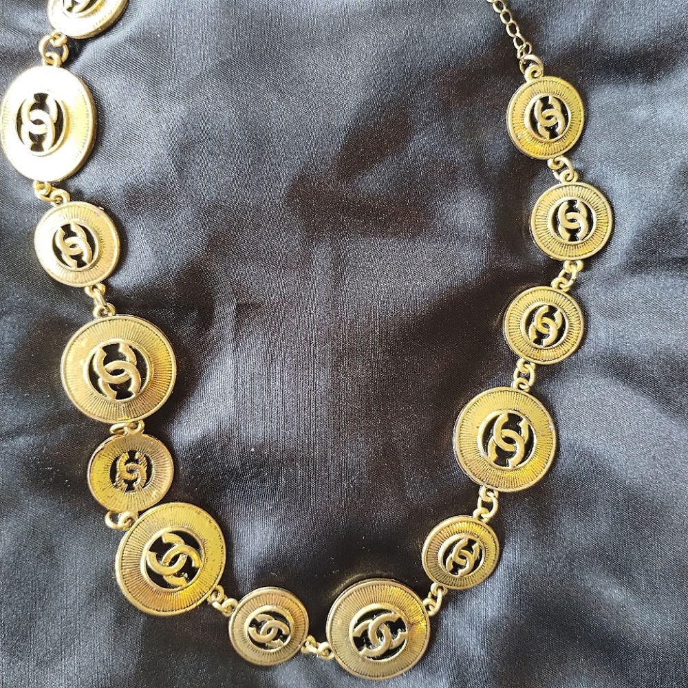 INSPIRED RETRO FASHION NECKLACE